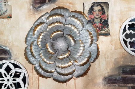 Rose d'or antique à accrocher au mur