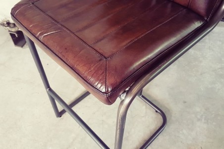 Chaise haute en cuir et métal chaise bar chaise îlot central déco vintage style indus design loft art contemporain