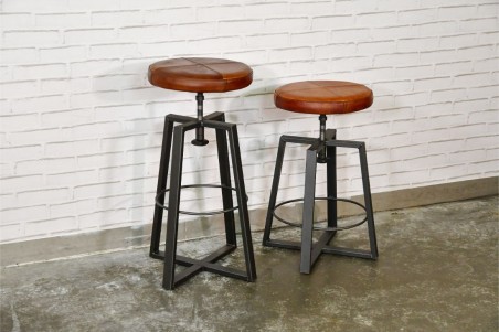 Tabourets cuir marron tabac cognac vintage design pieds métal piétement acier style industriel déco indus loft