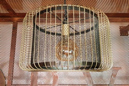 Lustre vintage grillage doré et noir décoration style industriel