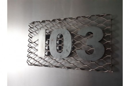 Numéro de porte style indus en métal effet grillage pour décoration industrielle effet chambre d’hôtel