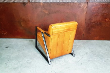 Fauteuil cuir camel et métal, déco vintage, style indus, design loft, art contemporain