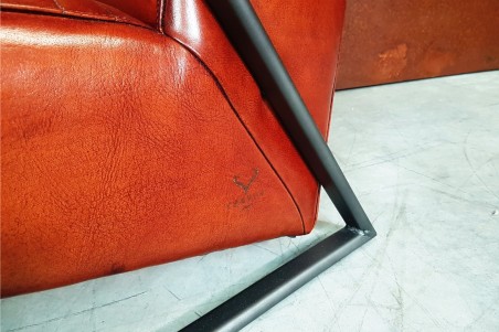 Fauteuil cuir cognac et métal, déco vintage, style indus, design loft, art contemporain