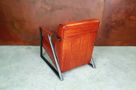Fauteuil cuir cognac et métal, déco vintage, style indus, design loft, art contemporain
