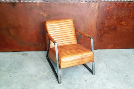 Fauteuil cuir camel foncé et métal, déco vintage, style indus, design loft, art contemporain