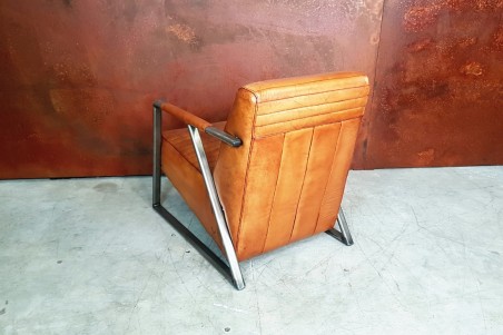 Fauteuil cuir cognac et métal, déco vintage, style indus, design loft, art contemporain