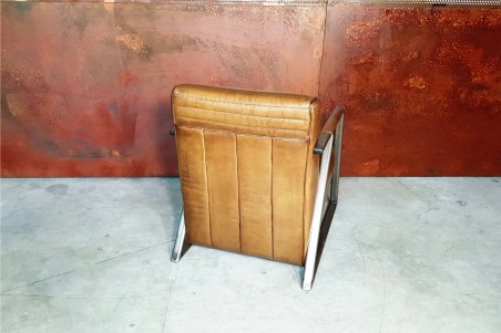 Fauteuil cuir olive et métal, déco vintage, style indus, design loft, art contemporain
