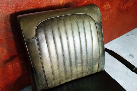 Fauteuil vintage en cuir vert armée design voiture ancienne