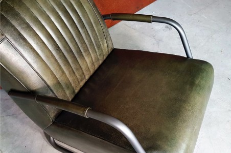 Fauteuil vintage en cuir vert armée design voiture ancienne