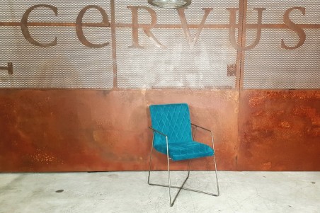 Chaise en velours bleu et métal déco vintage style indus design loft art contemporain