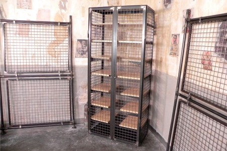 Armoire métal grillage et bois, vaisselier, bibliothèque, style industriel, déco vintage, design loft