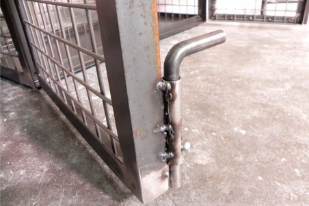 Armoire métal grillage et bois, vaisselier, bibliothèque, style industriel, déco vintage, design loft