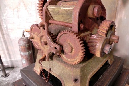 Table presse-pomme, en fonte, cadeau original, style industriel, décoration vintage, design steampunk