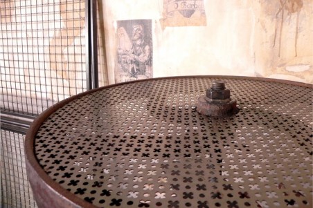 Table presse-pomme, en fonte, cadeau original, style industriel, décoration vintage, design steampunk