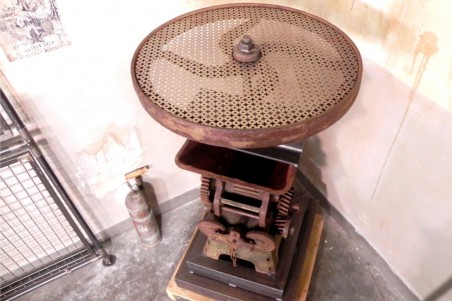 Table presse-pomme, en fonte, cadeau original, style industriel, décoration vintage, design steampunk