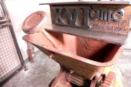 Table presse-pomme, en fonte, cadeau original, style industriel, décoration vintage, design steampunk