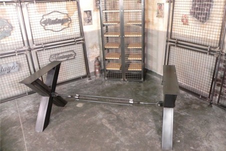 Pieds de table en acier design X avec barre centrale, style industrielle, déco vintage, esprit steampunk