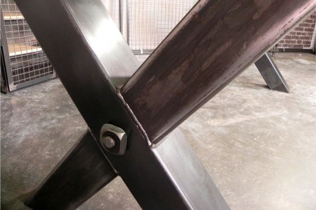 Pieds de table en acier design X avec barre centrale, style industrielle, déco vintage, esprit steampunk