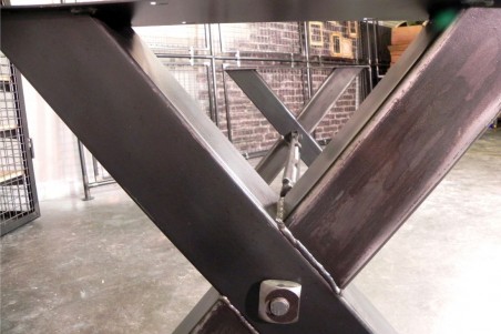 Pieds de table en acier design X avec barre centrale, style industrielle, déco vintage, esprit steampunk