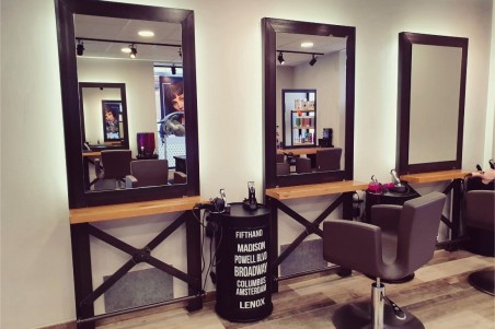 Coiffeuse en métal et bois avec miroir à fixer au mur style indus