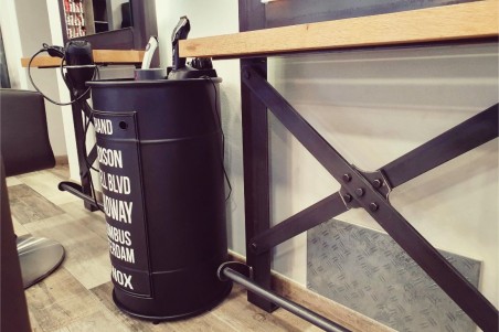 Coiffeuse en métal et bois avec miroir à fixer au mur style indus