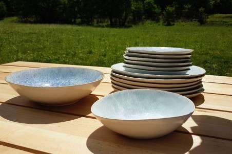 Vaisselle en émaille bleue naturel
