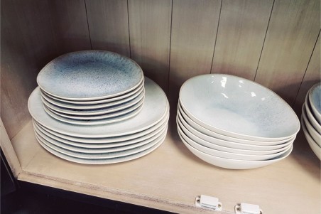 Vaisselle en émaille bleue naturel