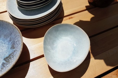 Vaisselle en émaille bleue naturel