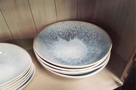 Vaisselle en émaille bleue naturel