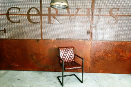 Chaise en cuir marron et métal déco vintage style indus design loft art contemporain