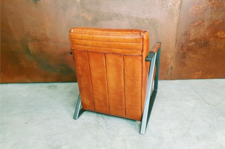 Fauteuil cuir cognac et métal, déco vintage, style indus, design loft, art contemporain