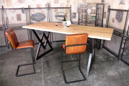 Pieds de table métal en triangles style industriel, culture vintage, décoration loft, design contemporain