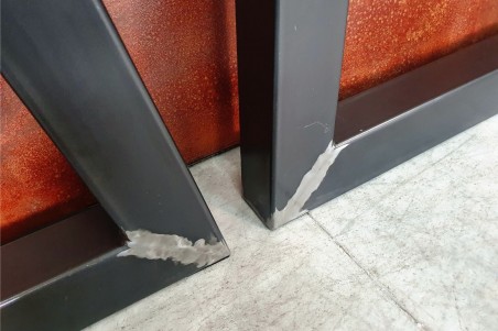 Pied de table évasé en métal déco style industriel fabrication artisanale