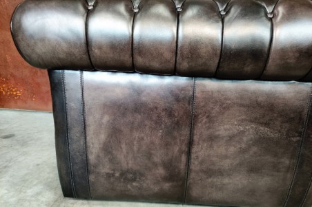 Fauteuil cuir noir capitonné vintage design "chesterfield" style industriel déco indus loft