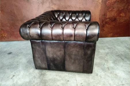 Fauteuil cuir noir capitonné vintage design "chesterfield" style industriel déco indus loft