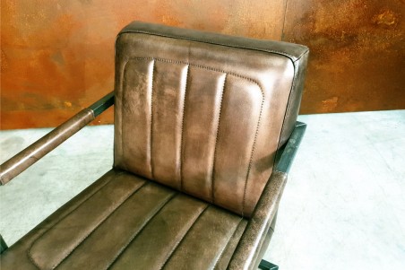 Chaise confort en cuir cuba et métal, déco vintage, style indus, design loft, art contemporain