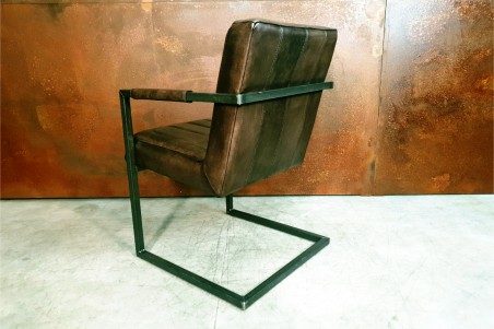 Chaise confort en cuir cuba et métal, déco vintage, style indus, design loft, art contemporain