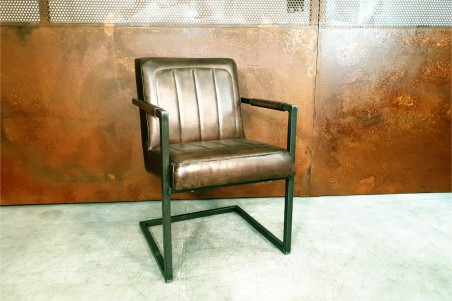 Chaise confort en cuir cuba et métal, déco vintage, style indus, design loft, art contemporain