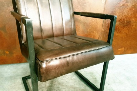 Chaise confort en cuir cuba et métal, déco vintage, style indus, design loft, art contemporain