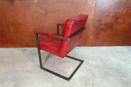 Chaise confort en cuir tâche de vin et métal, déco vintage, style indus, design loft, art contemporain