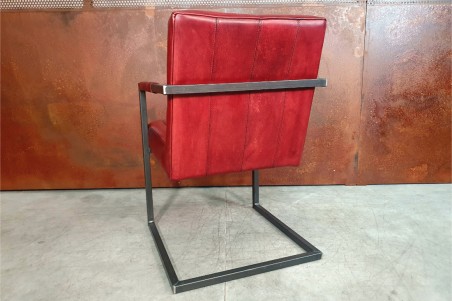 Chaise confort en cuir tâche de vin et métal, déco vintage, style indus, design loft, art contemporain