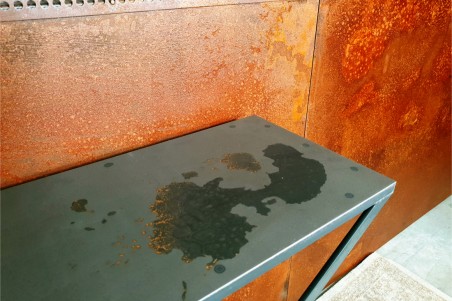 Console métal brut style industriel pour une décoration vintage pour loft