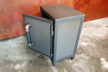 bout de canapé table d'appoint ou encore table de chevet style coffre fort en acier brut vernis avec poignée