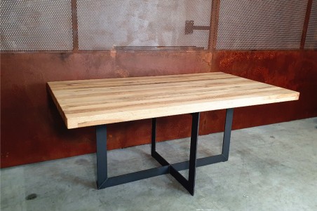 Pied de table central forme géométrique carré et rectangle en acier brut vernis style industriel petit plus déco loft