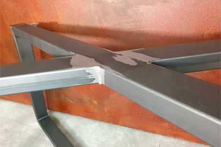 Pied de table central en acier brut vernis forme de double X deco vintage style industriel