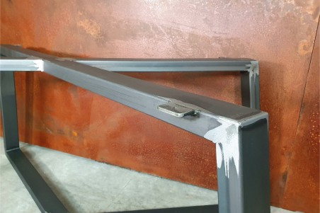 Pied de table central en acier brut vernis forme de double X deco vintage style industriel