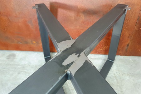 Pied de table central en acier brut vernis forme de double X deco vintage style industriel