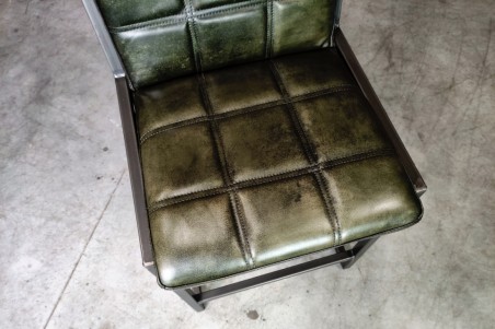 Chaise pour bar en cuir vert armée et métal chaise bar chaise îlot central déco vintage style indus design