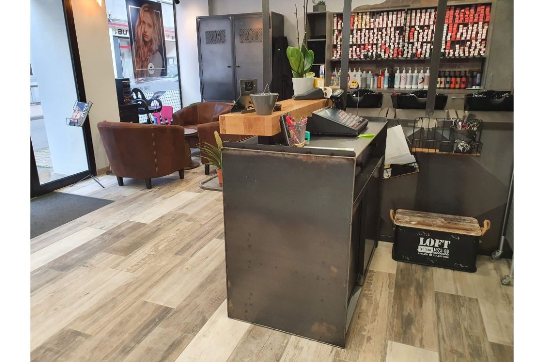 Comptoir d'accueil coiffeur